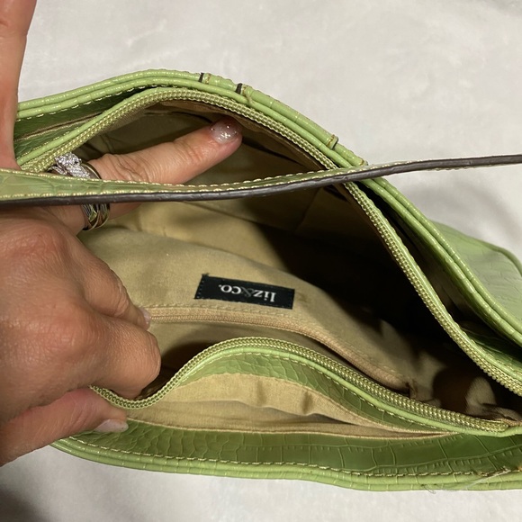 Liz & Co. Green Croc-Pattern Shoulder Bag - Picture 3 of 3